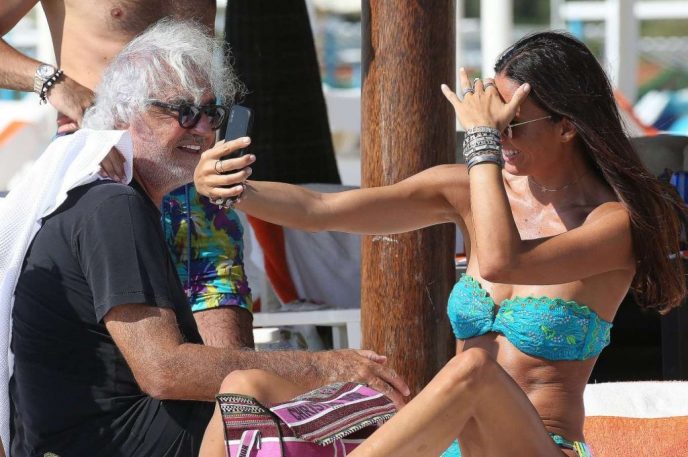 Co za małżeństwo! Spójrz na 73-letnią żonę milionera.