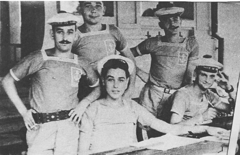 Ten chłopiec urodził się 8 listopada 1935 roku. Ten słynny aktor zmarł tego lata. 🤨 Zgadłeś, kto to jest ⁉️