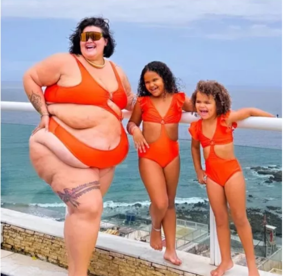 Modelka plus-size była w stanie walczyć z krytykami, którzy uważają, że jej publikacje promują nierealistyczne standardy piękna