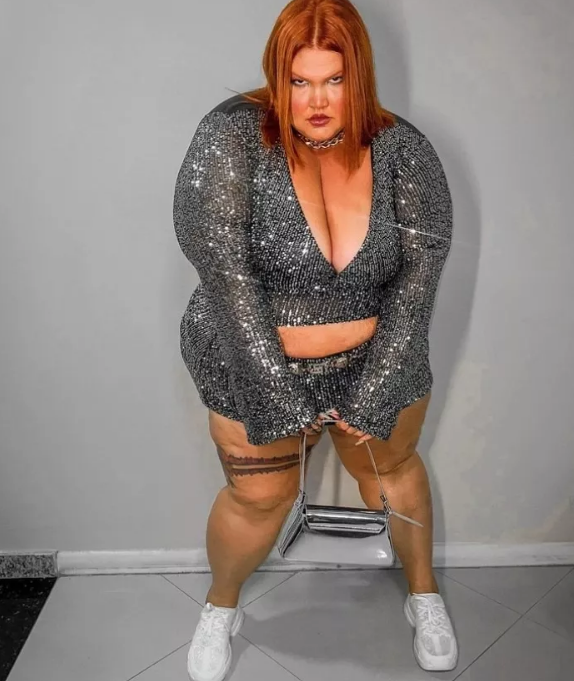 Modelka plus-size była w stanie walczyć z krytykami, którzy uważają, że jej publikacje promują nierealistyczne standardy piękna