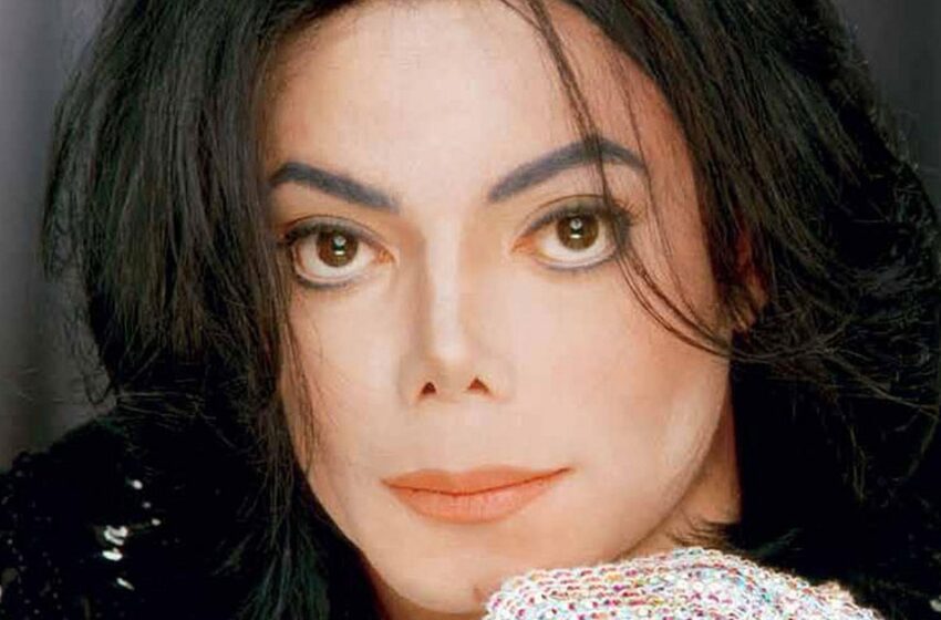 „Piękny kształt oczu, opalony kolor skóry, wiele tatuaży": co dzieje się teraz w życiu córki Michaela Jacksona - najnowsze zdjęcia