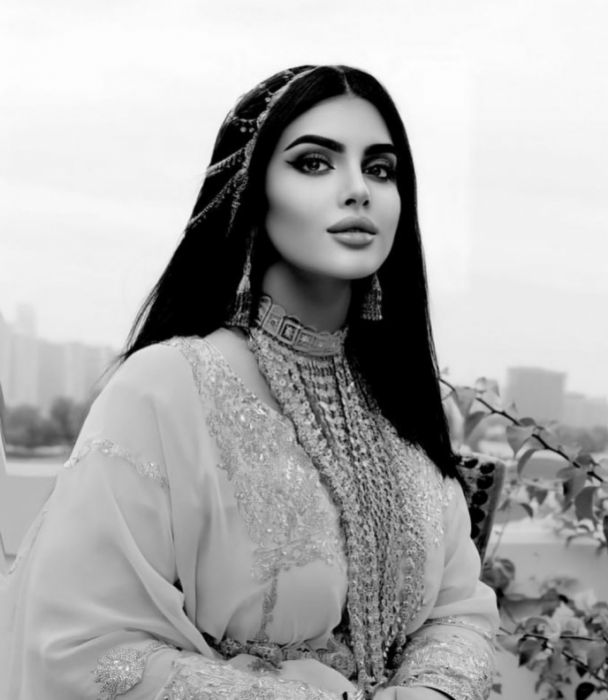 Orientalna piękność urodziła się jako córka Greka i przez pewien czas była żoną emira Dubaju