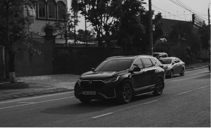 Ciężarna taksówkarka odwiozła bezdomnego do szpitala - następnego ranka zobaczyła za oknem konwój SUV-ów