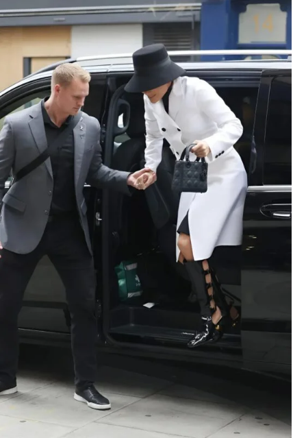 Jennifer Lopez ponownie zaintrygowała swoich fanów