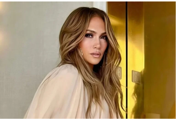 Jennifer Lopez ponownie zaintrygowała swoich fanów