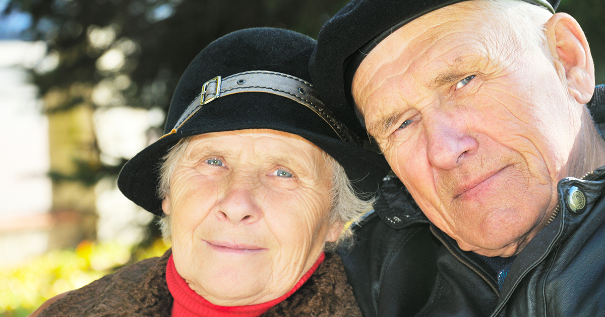 Ein älterer Mann kaufte immer zwei Kinokarten für sich selbst, und eines Tages beschloss ich herauszufinden, warum