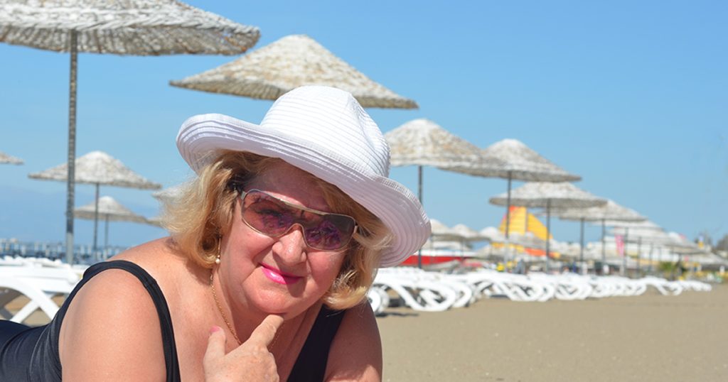 W wieku 55 lat zakochałam się w mężczyźnie młodszym ode mnie o 15 lat, tylko po to, by odkryć szokującą prawdę