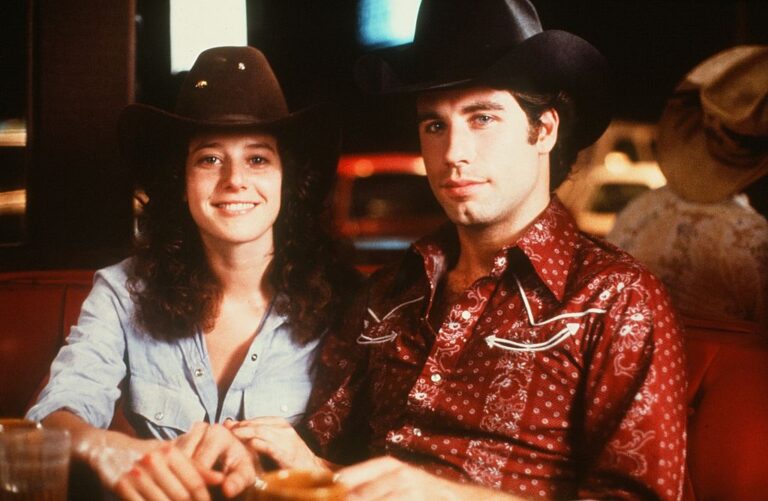 Debra Winger, której role z lat 80. zapadły nam w serca, wygląda oszałamiająco w wieku 69 lat