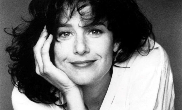 Debra Winger, której role z lat 80. zapadły nam w serca, wygląda oszałamiająco w wieku 69 lat