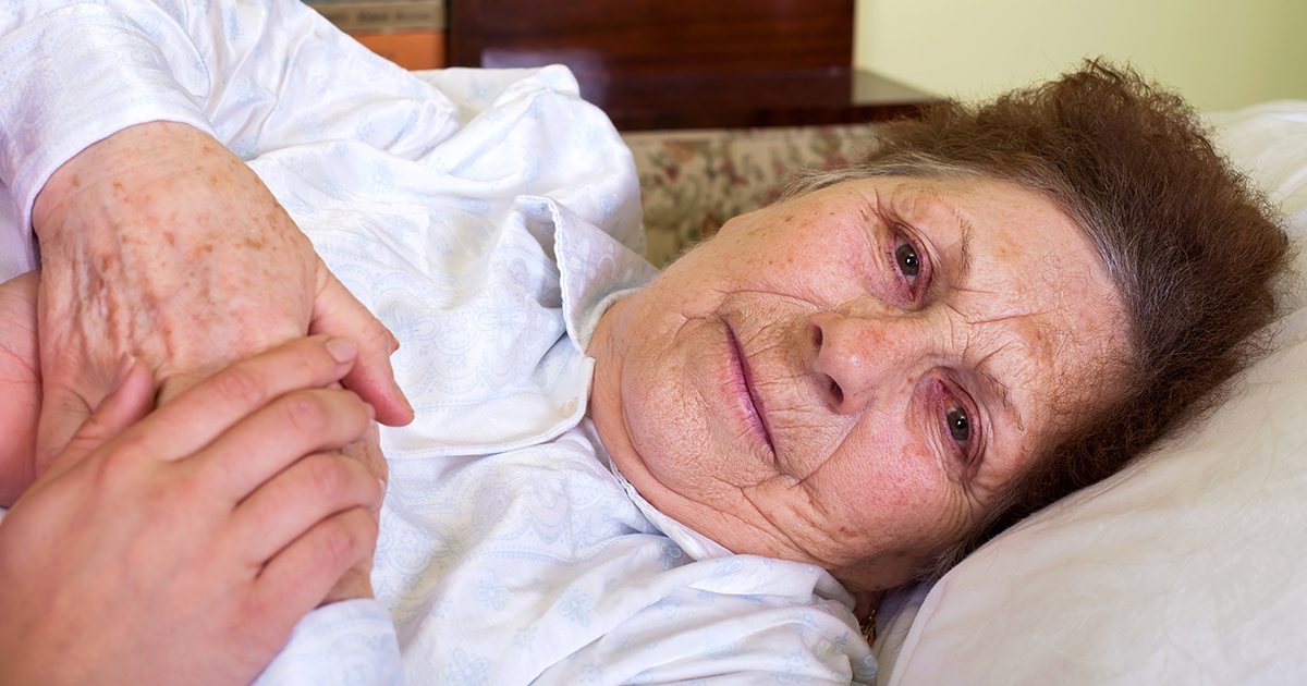 Zauważyłem, że rzeczy znikają z domu mojej chorej matki, więc założyłem ukryte kamery i to, co zobaczyłem, zszokowało mnie