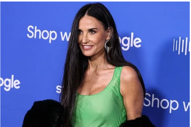 Włosy do pasa i mini w kropki. Demi Moore wygląda na 25 lat w wieku 62 lat 🤓