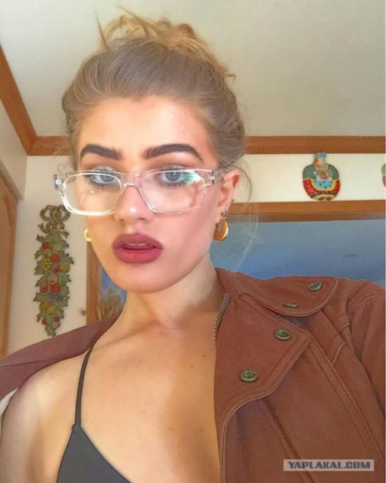 Jak gwiazda Instagrama wyglądała bez monobrow, dzięki któremu stała się sławna na całym świecie?