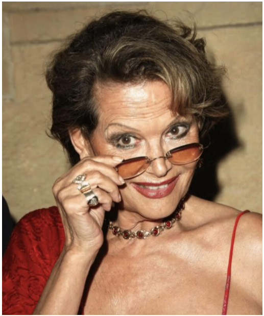 Claudia Cordinale zmieniła się na przestrzeni lat, w tym....