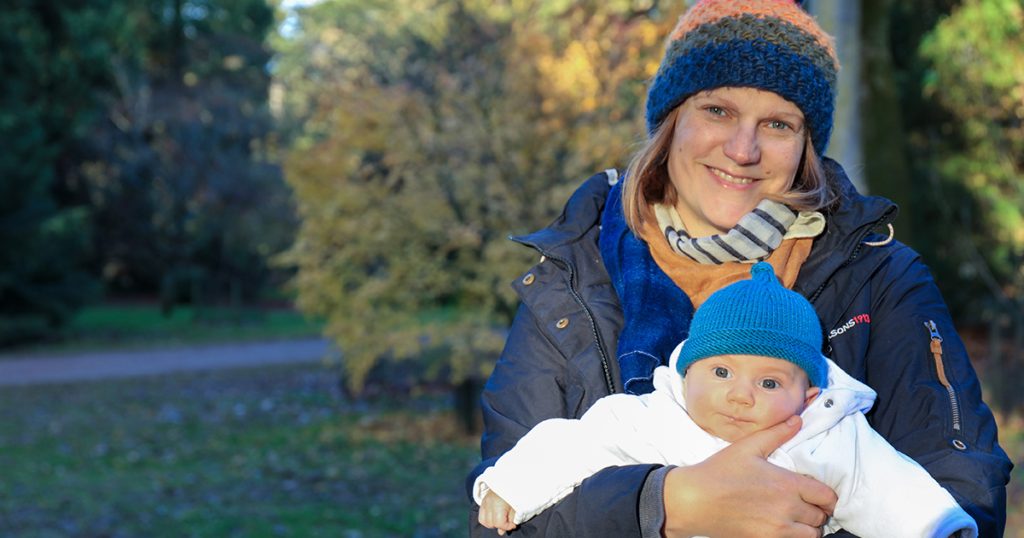Znalazłam kopertę w apteczce mojej teściowej - ona i mój mąż zawarli umowę za moimi plecami.
