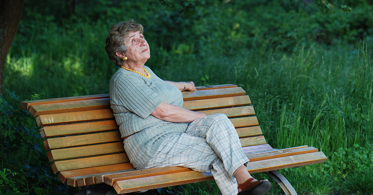Dwaj bracia wysyłają matkę na wymarzone wakacje, ale po powrocie nie poznaje ona swojego domu.