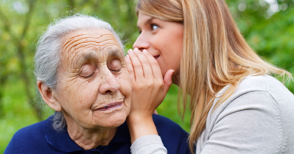 Na pogrzebie mojej babci zobaczyłem, jak mama chowa paczkę do trumny - cicho ją podniosłem i byłem oszołomiony, gdy zajrzałem do środka