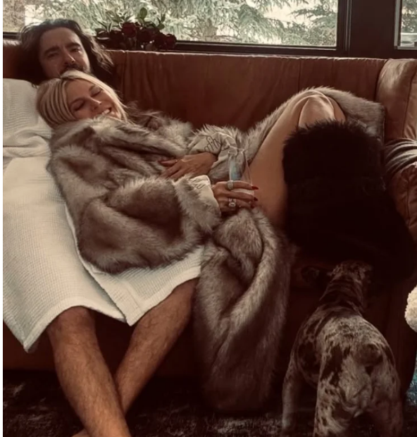 Heidi Klum chętnie dzieli się dość pikantnymi zdjęciami, na których „relaksuje się” ze swoim młodym mężem