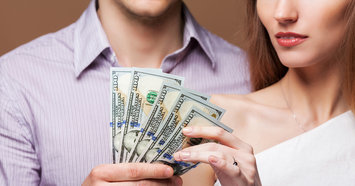 Mój mąż dał mi pieniądze na implanty i „zły” liścik na urodziny - dałam mu nauczkę.