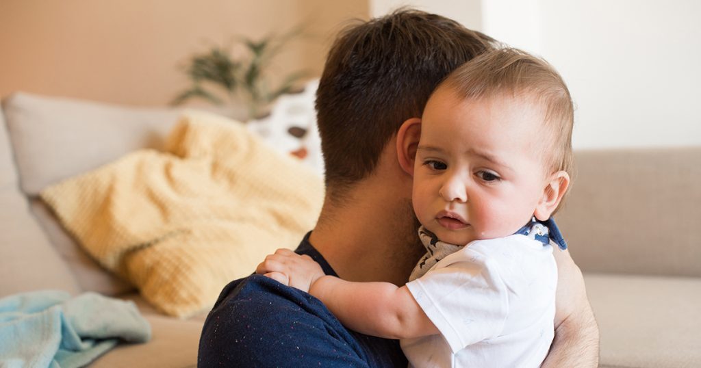Mężczyzna decyduje się przeprowadzić test DNA na swoim synu, który „nie wygląda jak on”, a jego żona zbiera rodzinę po otrzymaniu wyników.