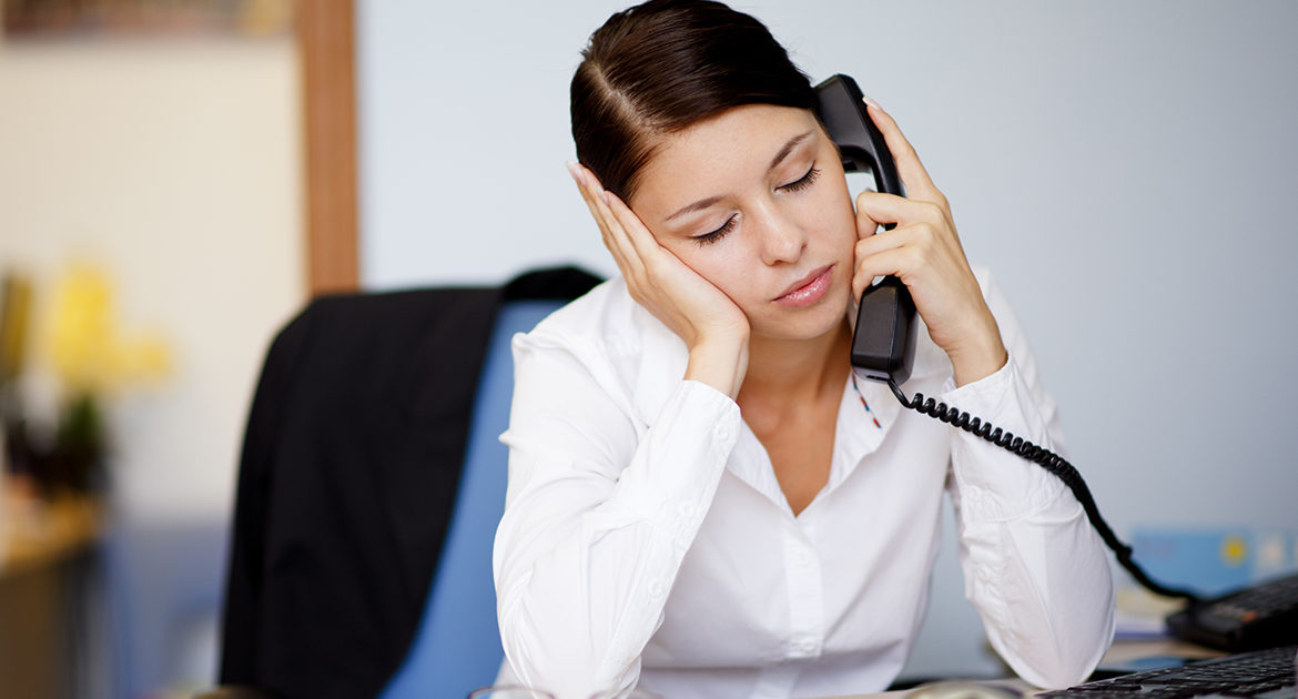 Mój szef zwolnił mnie znienacka. Następnego ranka obudziłem się z wiadomością tekstową od jego żony: „Spotkaj się ze mną. Muszę powiedzieć ci prawdę”.