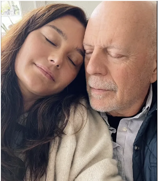Demi Moore podzieliła się rzadkimi zdjęciami Bruce'a Willisa z córkami w dniu jego 70. urodzin w związku z jego walką z demencją.
