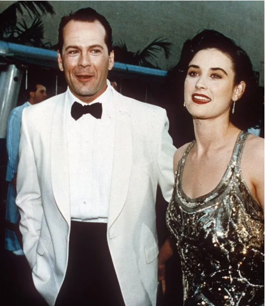 Demi Moore podzieliła się rzadkimi zdjęciami Bruce'a Willisa z córkami w dniu jego 70. urodzin w związku z jego walką z demencją.