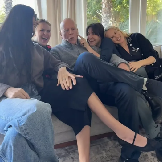 Demi Moore podzieliła się rzadkimi zdjęciami Bruce'a Willisa z córkami w dniu jego 70. urodzin w związku z jego walką z demencją.