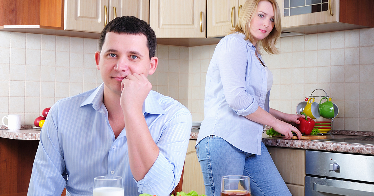 Pozwoliłam mojemu byłemu zostać w moim domu po jego zerwaniu - a potem zaczął przyprowadzać inne kobiety i udawać, że jestem tylko jego „współlokatorką”.