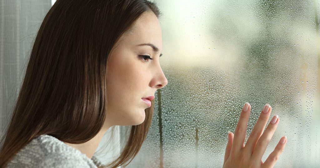 Zgodziłam się pomóc przyjaciółce w nocnej opiece nad dziećmi, ale jej mąż zostawił mi wiadomość, która sprawiła, że wszystko przemyślałam.