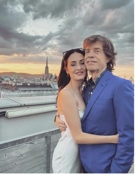 Mel Hamrick, lat 37, powiedziała, że od razu zainteresował ją 80-letni Mick Jagger, frontman The Rolling Stones: „Moje życie zmieniło się diametralnie. Nie wiedziałam, że jest wart 500 milionów dolarów.
