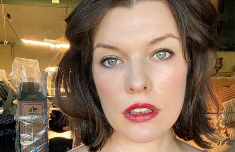 Jak bardzo przypomina swoją matkę! Córka Milli Jovovich kroczy po czerwonym dywanie