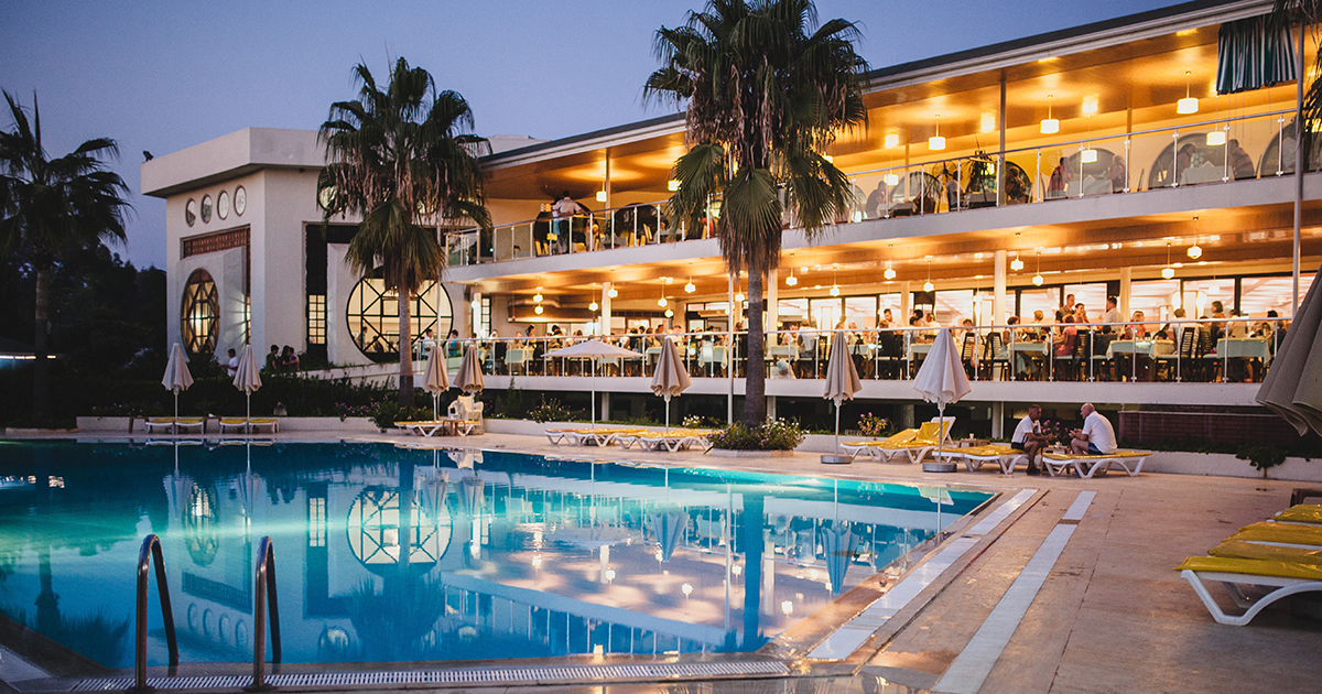 W wieku 55 lat dostałam bilet do Grecji od mężczyzny poznanego przez Internet, ale to nie ja pojechałam.