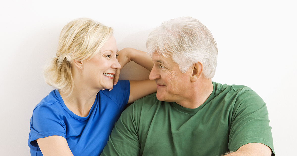 Moja mama ubrała się na czerwono, aby „dopasować się” do mojego taty - ale wiedziałem, że tak naprawdę się nie uśmiechała