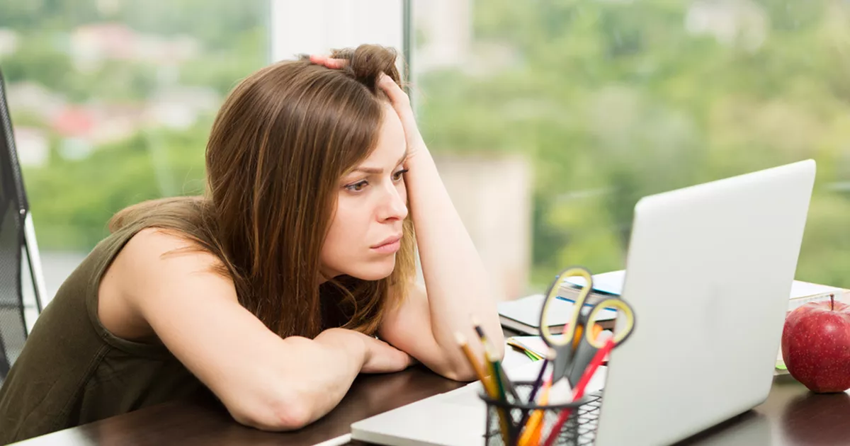 Podczas parapetówki mój mąż i jego mama nalegali, abyśmy przekazali nasze mieszkanie jego siostrze, ale odpowiedź mojej mamy całkowicie obaliła ich twierdzenie