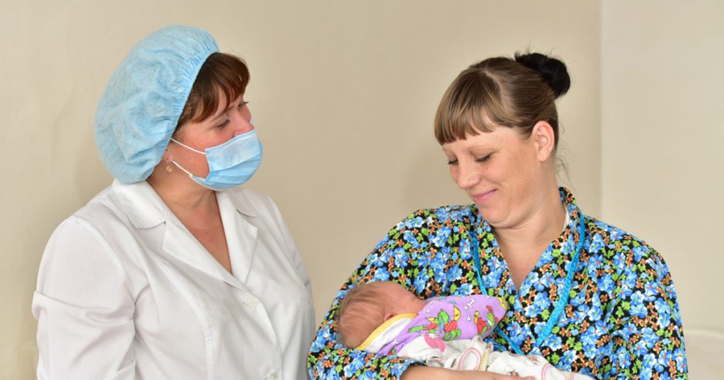 53-LETNIA KOBIETA URODZIŁA BLIŹNIĘTA, ALE OKAZAŁO SIĘ, ŻE MAJĄ ONE TAKIE SAME ZNAMIONA JAK JEJ SZWAGIER.