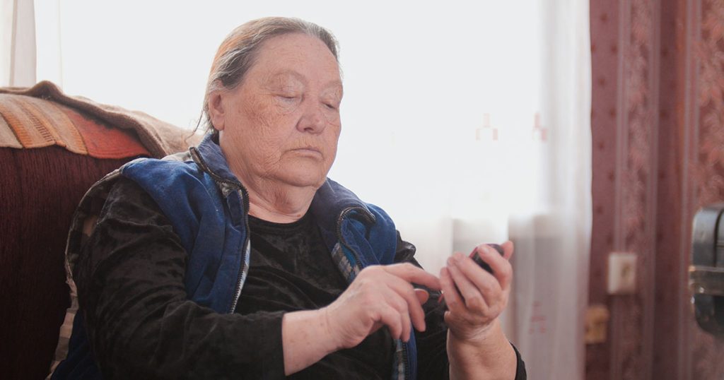 Udzieliłem schronienia bezdomnej kobiecie trzymającej tabliczkę z napisem „Bezdomna i głodna”, ale tego samego dnia straciłem własny dom.
