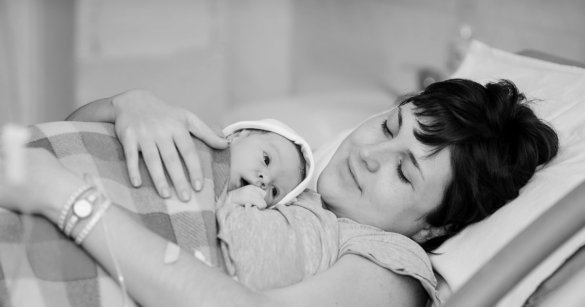 53-LETNIA KOBIETA URODZIŁA BLIŹNIĘTA, ALE OKAZAŁO SIĘ, ŻE MAJĄ ONE TAKIE SAME ZNAMIONA JAK JEJ SZWAGIER.