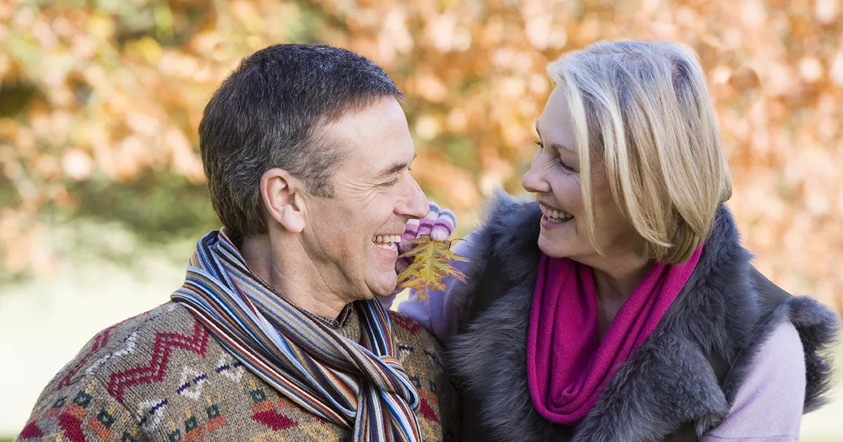 Moja mama ubrała się na czerwono, aby „dopasować się” do mojego taty - ale wiedziałem, że tak naprawdę się nie uśmiechała