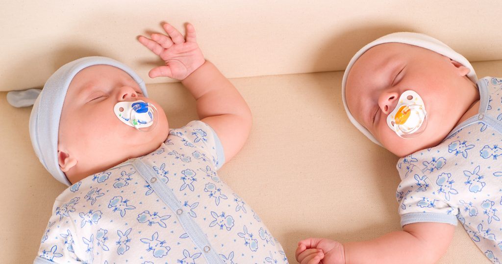 Mój mąż przyjechał po mnie z naszymi nowo narodzonymi trojaczkami, aby zabrać nas do domu, ale kiedy je zobaczył, nalegał, abym zostawiła je w szpitalu