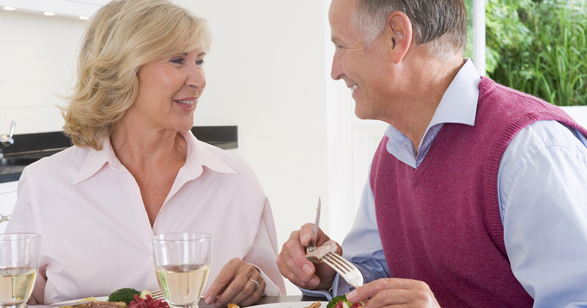 Miłość zszyta przez czas: mój mąż zrobił mi na drutach suknię ślubną, gdy miałam 70 lat