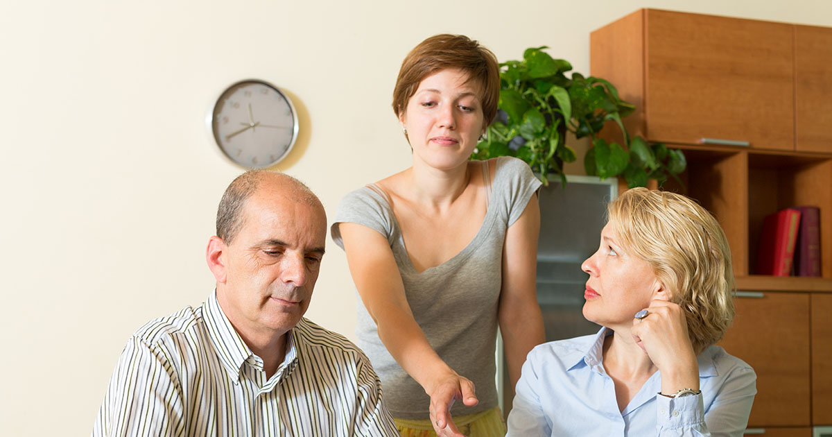 Zostałem adoptowany 17 lat temu. W dniu moich 18. urodzin nieznajomy zapukał do drzwi i powiedział: "Jestem twoją prawdziwą matką. Chodź ze mną, zanim będzie za późno".