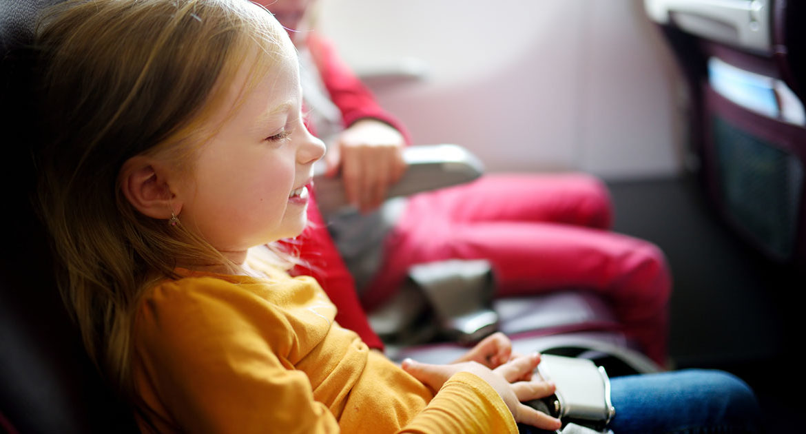 WCZOŁGAŁ MI SIĘ NA KOLANA PODCZAS LOTU I NIKT PO NIEGO NIE PRZYSZEDŁ.