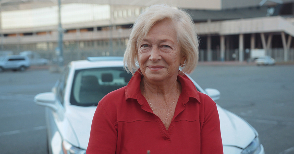 Czy źle się czuję, że moja 70-letnia mama kupiła sukienkę od projektanta za 1800 dolarów, zamiast pomóc swojemu wnukowi w edukacji?