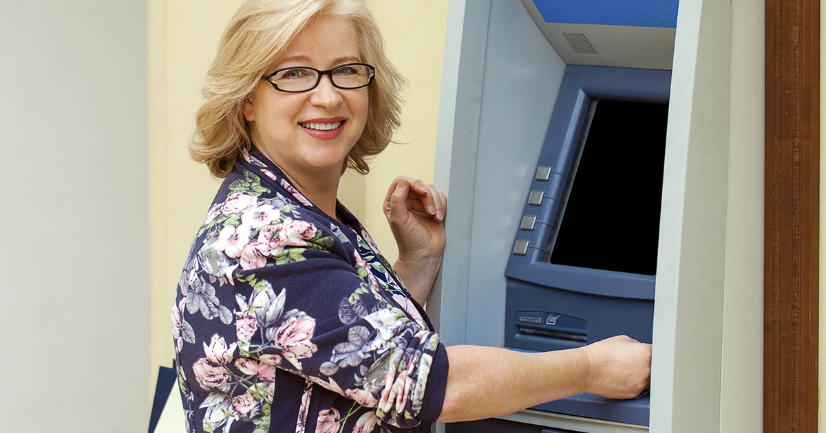 Czy źle się czuję, że moja 70-letnia mama kupiła sukienkę od projektanta za 1800 dolarów, zamiast pomóc swojemu wnukowi w edukacji?