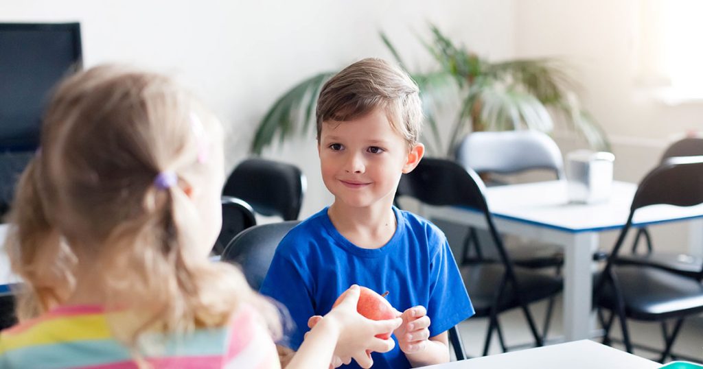 NASZA OSTATNIA WSPÓLNA PODRÓŻ I ŻADNE Z NAS NIE WIEDZIAŁO, DLACZEGO TATA CIĄGLE PATRZY NA ZEGAREK.