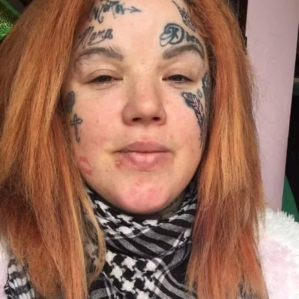 Melissa Sloan jest pokryta tatuażami od stóp do głów, co trzyma ją z dala od salonów tatuażu i pubów.