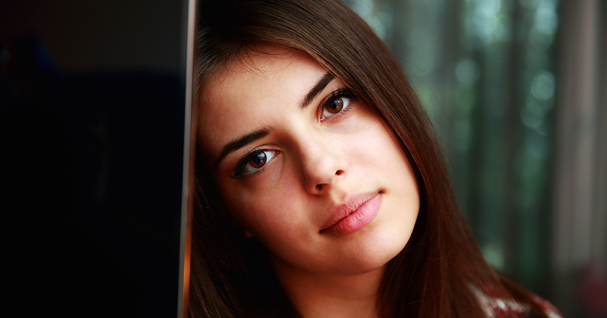 Moja siostra ukradła moją tożsamość, by poślubić milionera - teraz prowadzi życie moich marzeń.