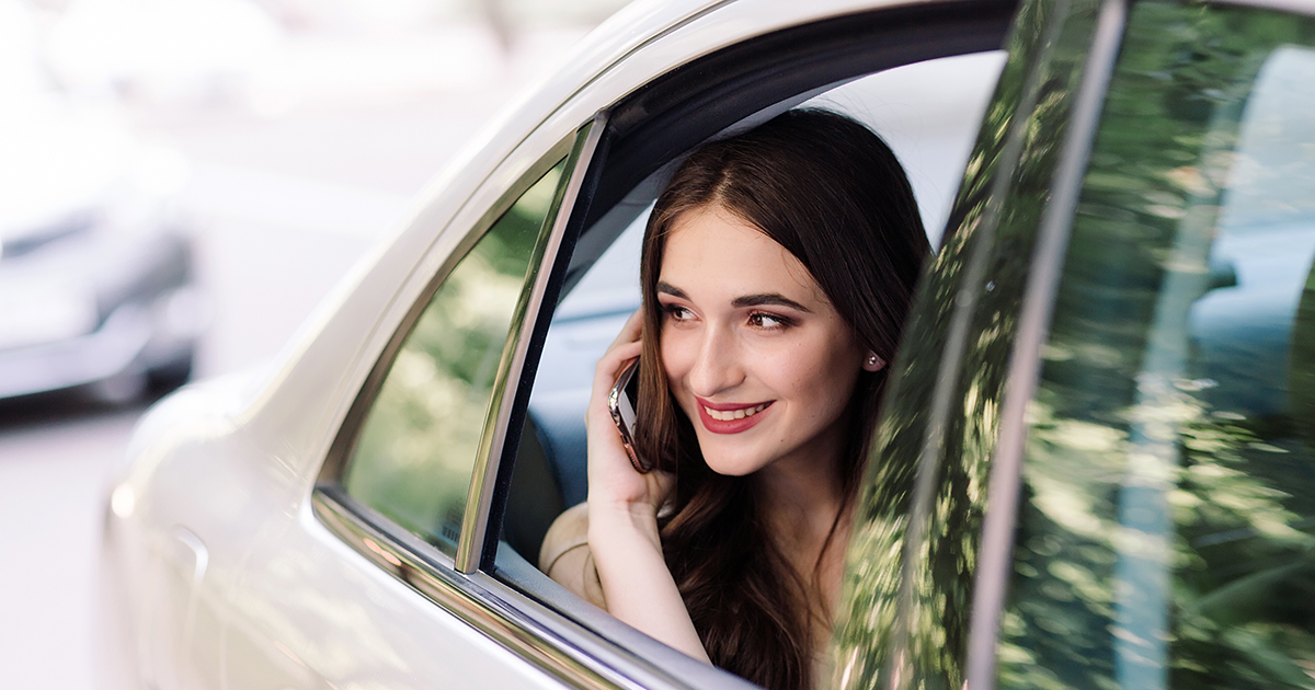 Moja siostra ukradła moją tożsamość, by poślubić milionera - teraz prowadzi życie moich marzeń.