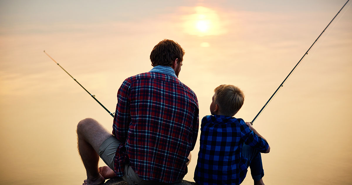Samotny ojciec stawia czoła wyzwaniom związanym z wychowywaniem trojaczków, ale pewnego dnia odkrywa, że nie należą one do niego.