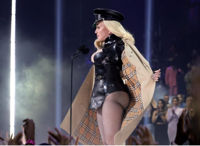 „Jak mrówka”. Dla dobra swojego młodego chłopaka Madonna zdecydowała się na kolejną operację